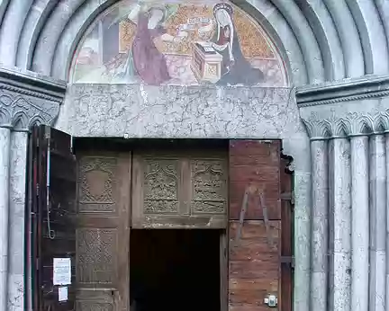 007 Porte d'entrée église de Névache